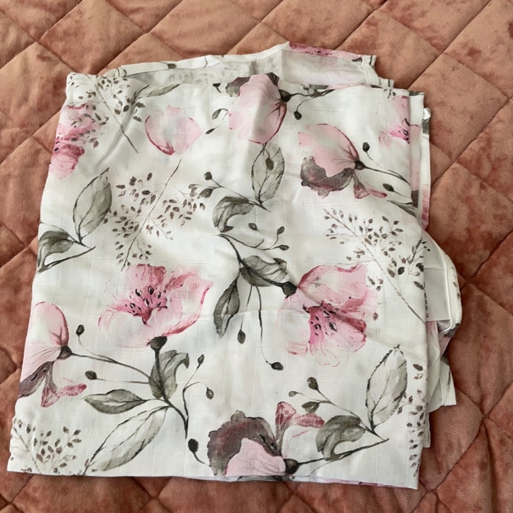 Muslin blanket/swaddle floral
